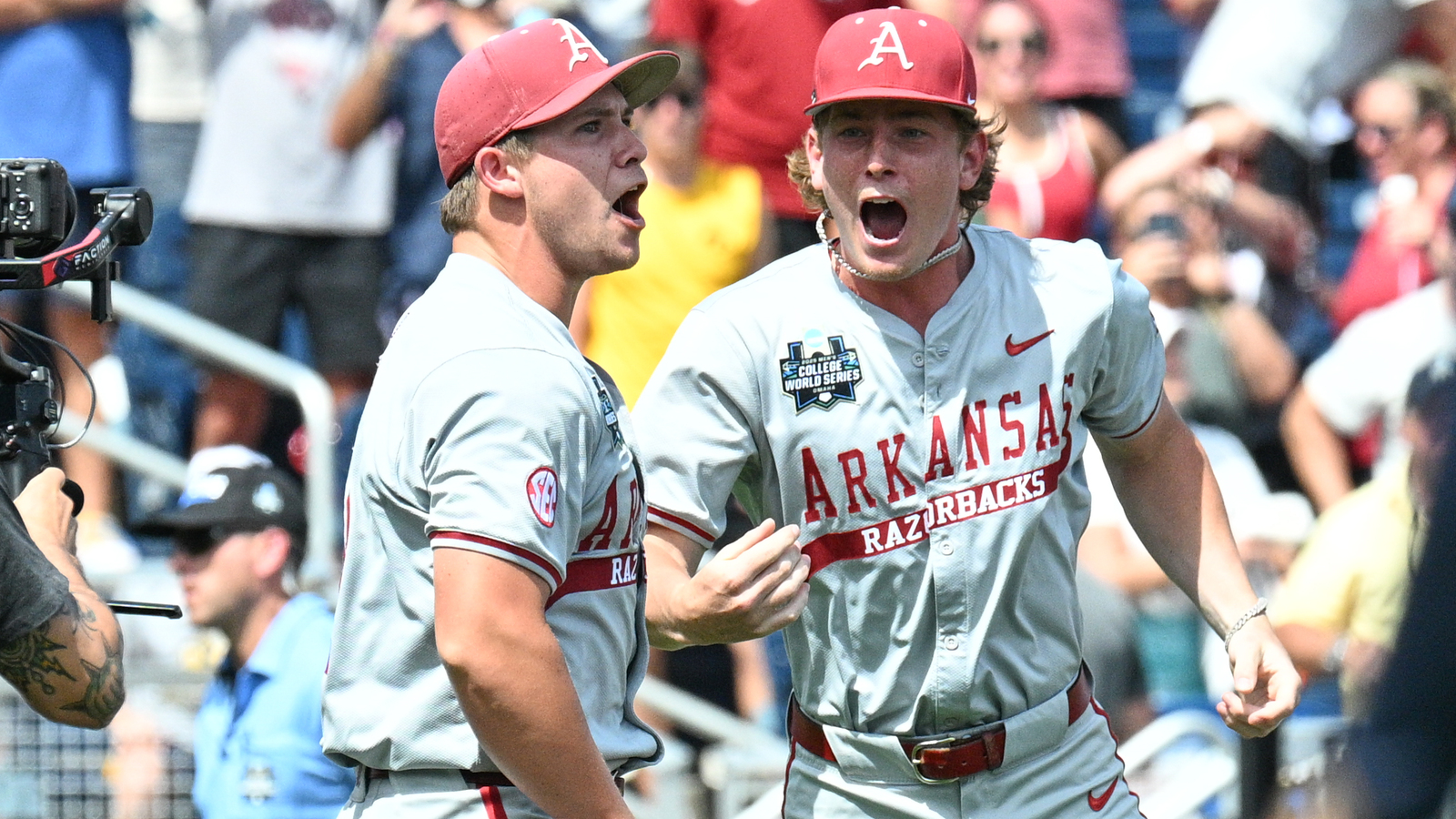https://www.yardbarker.com/media/8/e/8e199f31b6c50448d987ecc5c5bf2220d799db45/thumb_16x9/arkansas-wood-savage-six-word-reaction-his-hitter.jpg