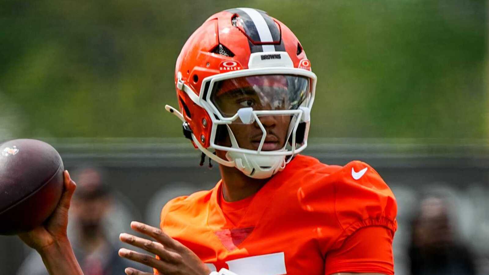 https://www.yardbarker.com/media/8/e/8e2d5441511418cebd67721f34d7723814aa0a28/thumb_16x9/browns-new-threat-shedeur-sanders.jpg?v=1