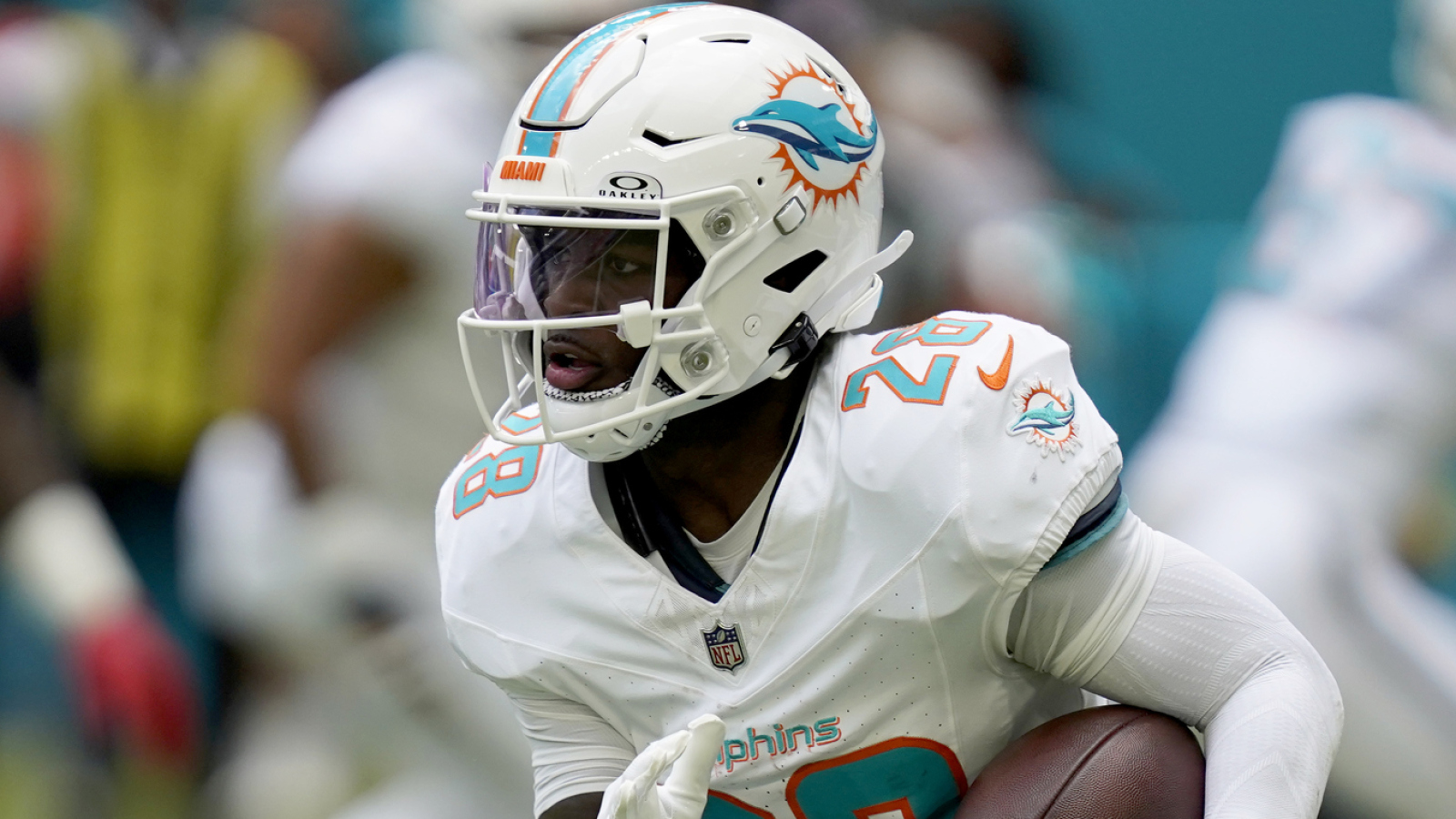 There's a condition to trade for Dolphins' De'Von Achane