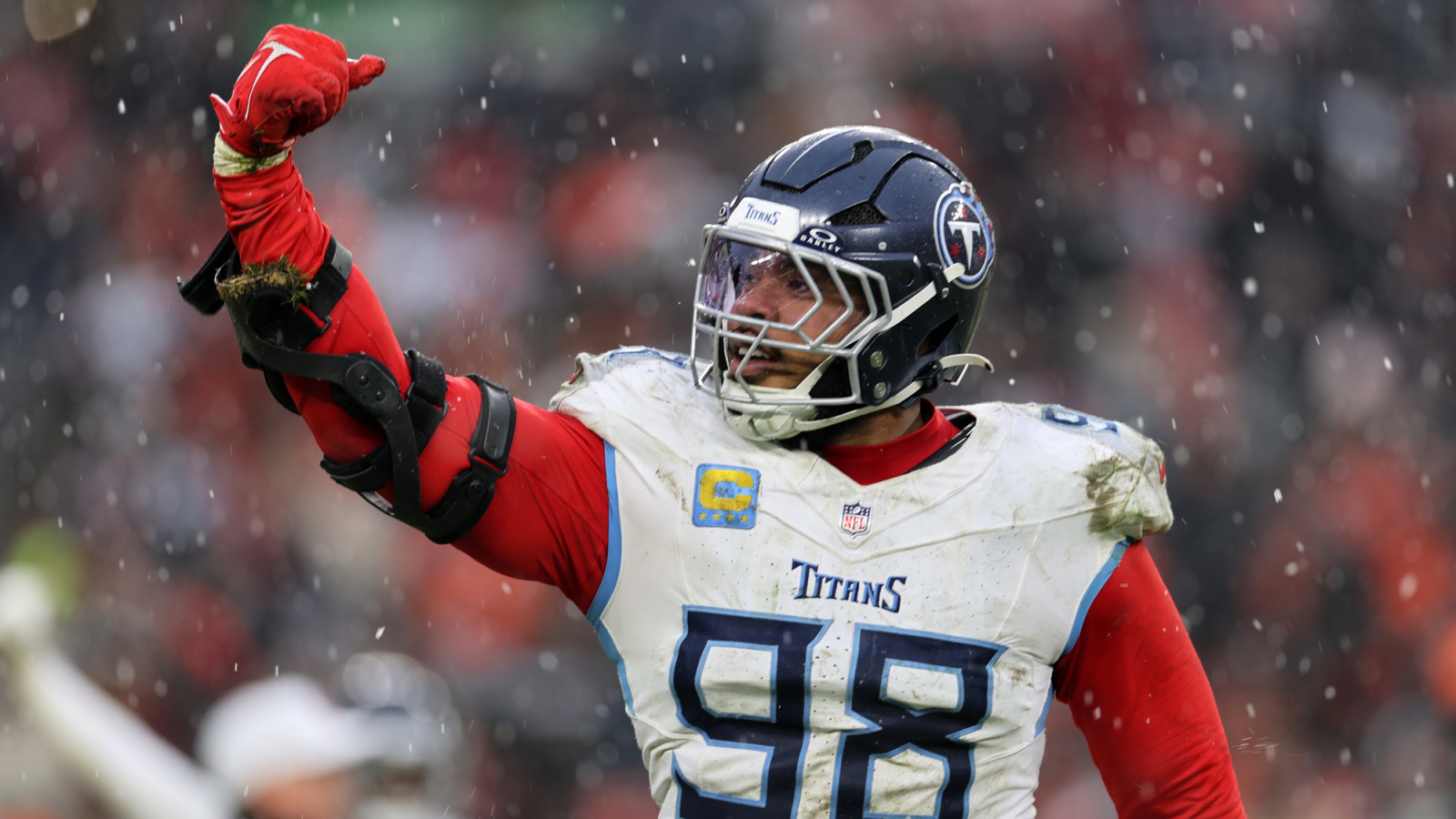 https://www.yardbarker.com/media/8/e/8e358fc50c4fef5645b5d54a5f6aeea6a56c71d3/thumb_16x9/titans-reward-jeffery-simmons-record-setting.jpg?v=1
