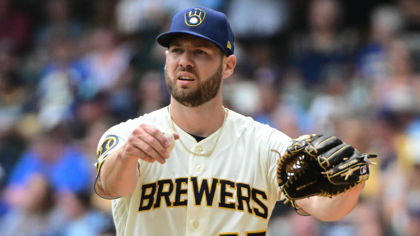 Mets trade for dependable starter, veteran outfielder