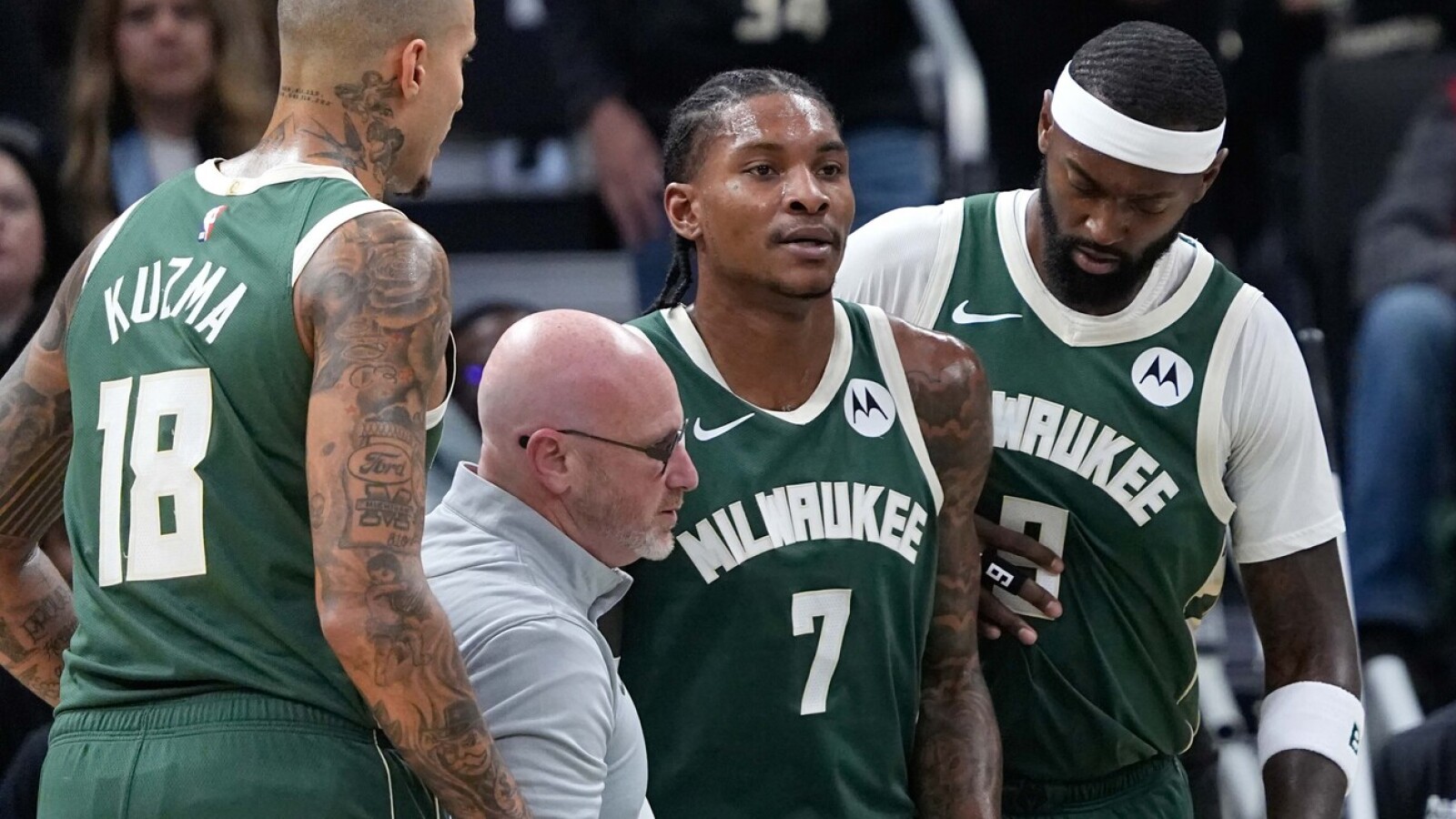 https://www.yardbarker.com/media/8/e/8e41a22c3f5d8b885480421bad06b0556f38eb97/thumb_16x9/bucks-kevin-porter-jr-suffers-injury-thatll-him.jpg?v=2