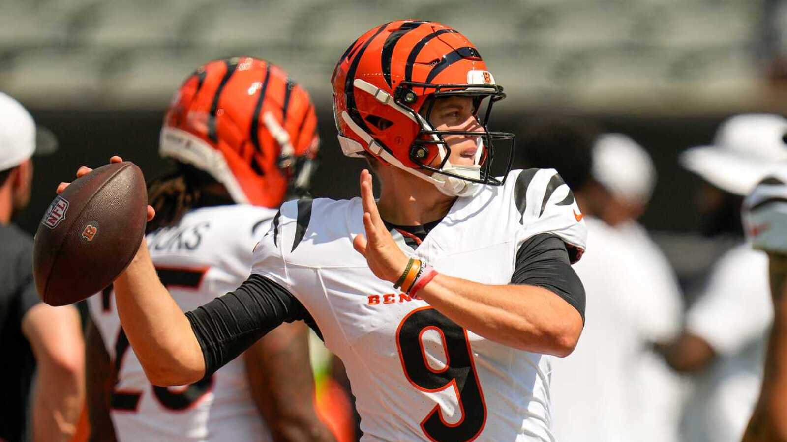 https://www.yardbarker.com/media/8/e/8ebfe5ce4b6d10c2d0efdd29f10b96d8b58ec4da/thumb_16x9/bengals-joe-burrow-aware-narrative-surrounding.jpg?v=1