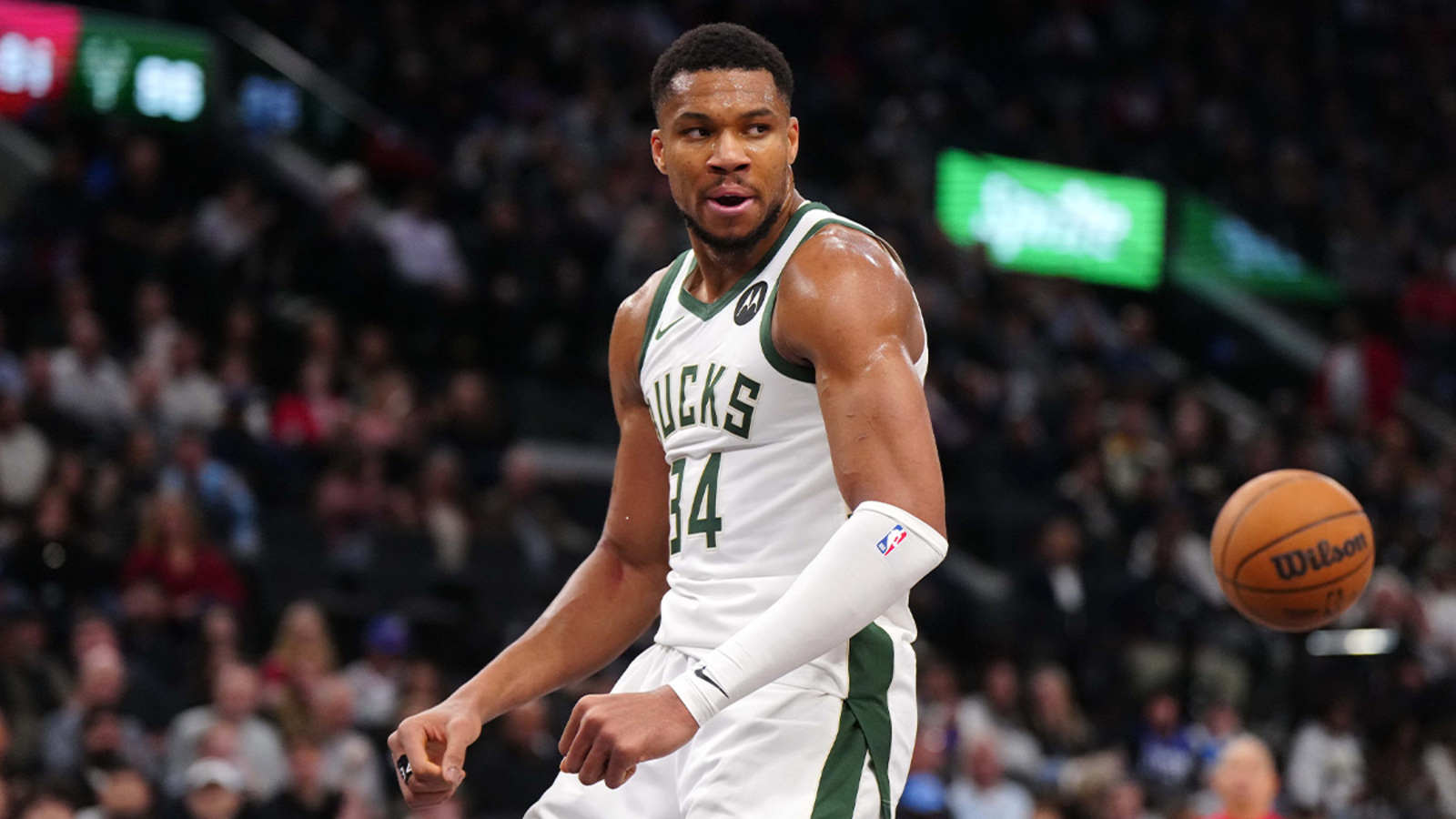 Brian Windhorst does meme with Clippers' draft trade rumblings amid Giannis talks