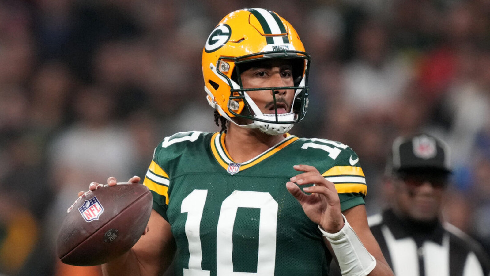 Jordan Love leaves with injury, Saquon Barkley shines in Brazil