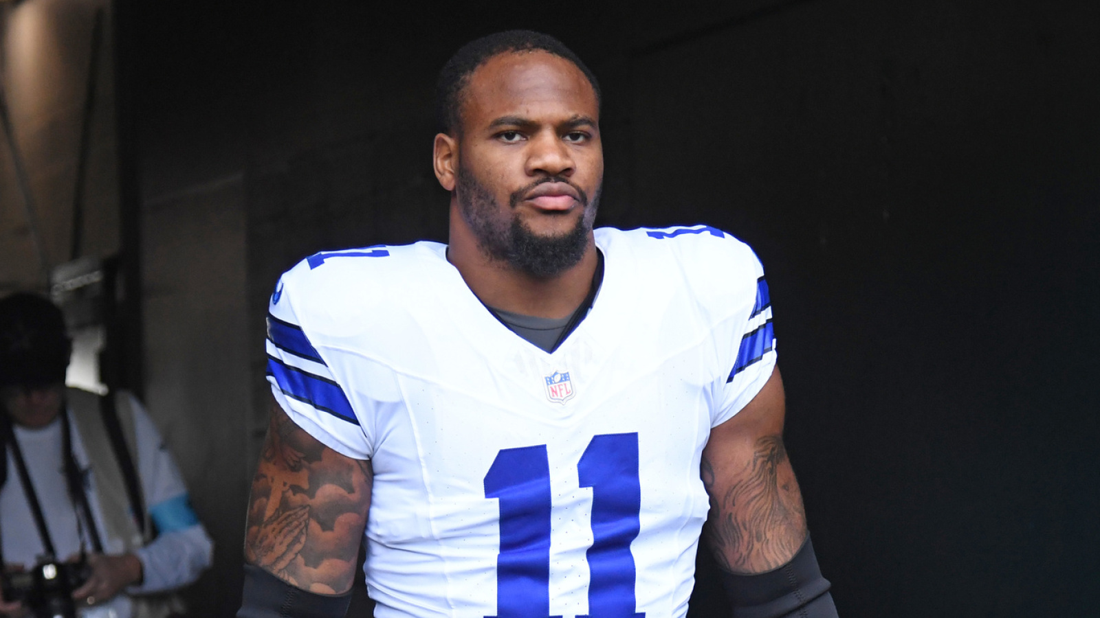 https://www.yardbarker.com/media/8/f/8f541717f71ceab2c41780527b69189e698dc0ba/thumb_16x9/cowboys-bungling-micah-parsons-situation-cost.jpg?v=1