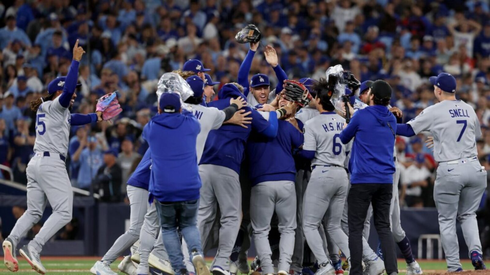 Baseball TV Shake-Up: MLB Inks Deal With Netflix, NBC & ESPN | Yardbarker
