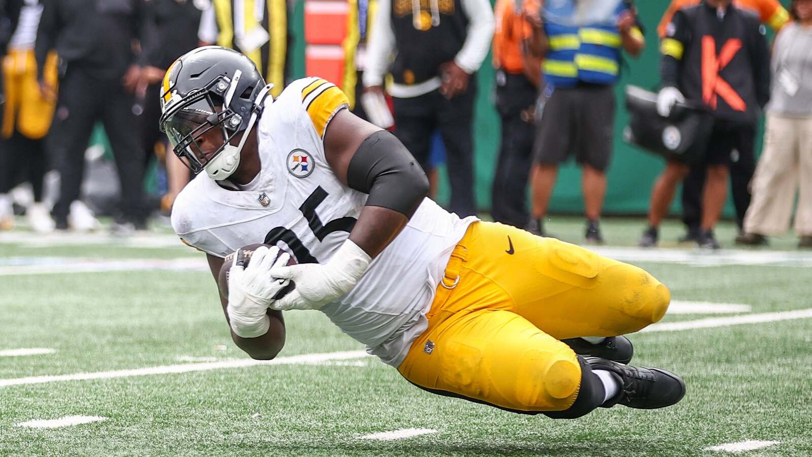 Steelers put trade rumors surrounding budding star to bed following massive contract extension in Pittsburgh