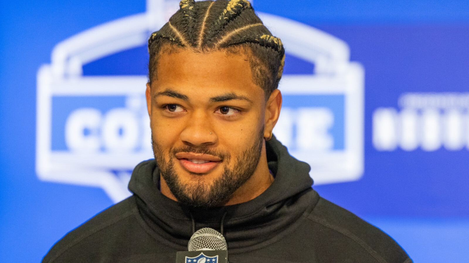 Here's what NFL mock drafts are saying the Tennessee Titans should do