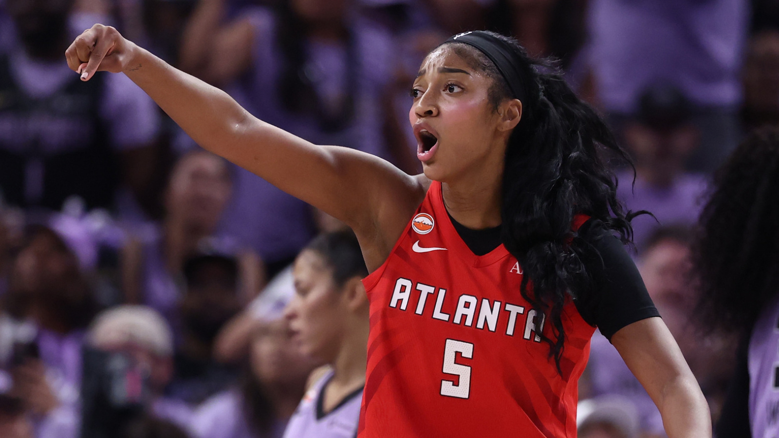 https://www.yardbarker.com/media/8/f/8f703d68b66cddcd756f621c34b1b39729417d7c/thumb_16x9/angel-reese-viral-postgame-dance-moves-wnba-finals.jpg?v=1
