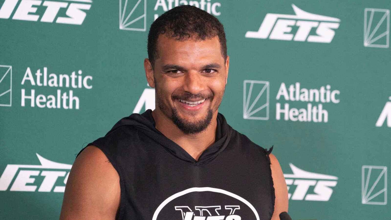 https://www.yardbarker.com/media/8/f/8f9be6d3babe3d5c5ead0be0524831b6a2fd33d6/thumb_16x9/jets-collect-first-interception-nearly-two-years.jpg?v=1