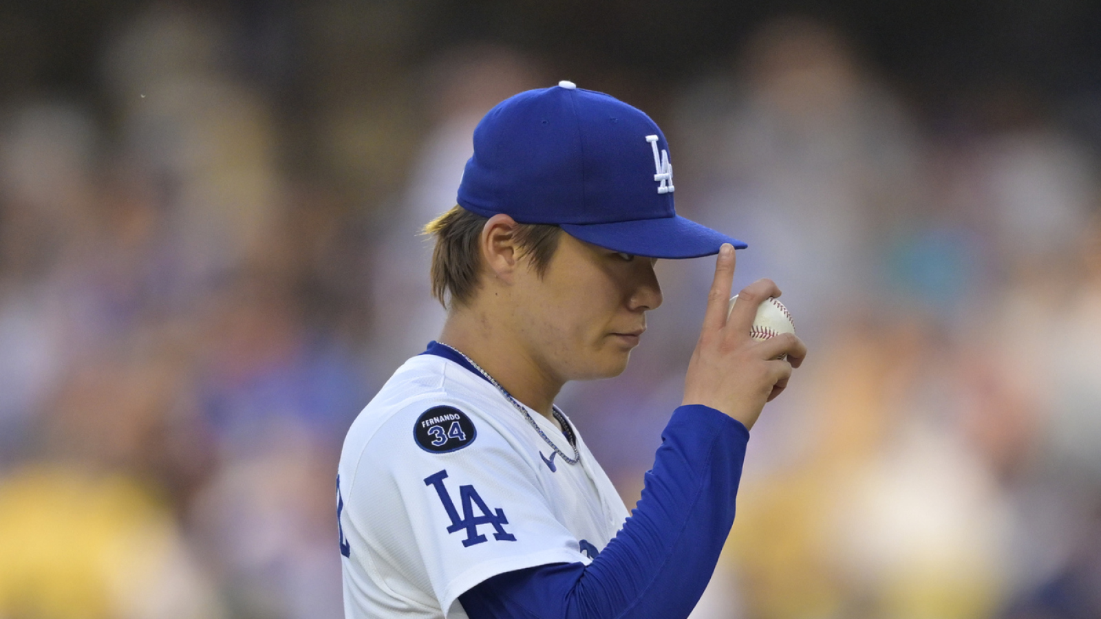 https://www.yardbarker.com/media/8/f/8ff7b9ccf88b547c247370e61d88f5e788794ada/thumb_16x9/dodgers-pitcher-robbed-rare-accomplishment.jpg?v=1