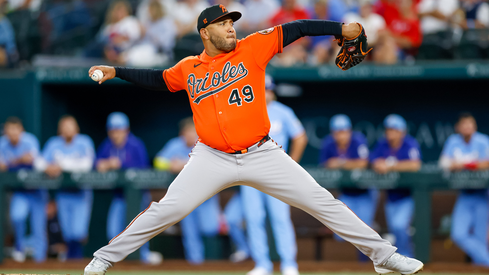 Orioles Select Albert Suarez