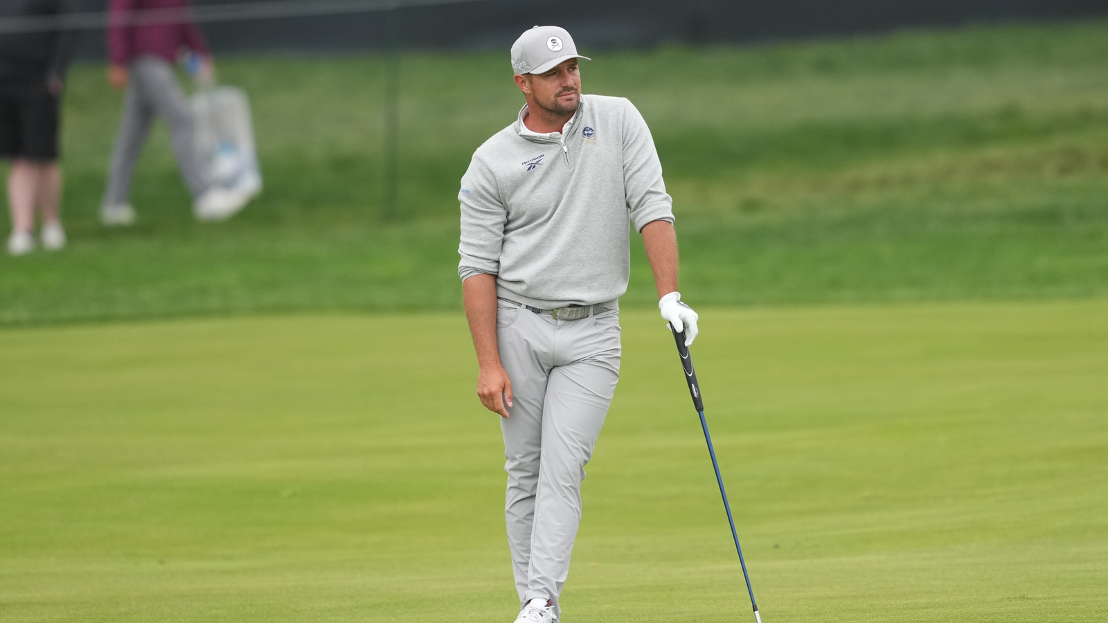 https://www.yardbarker.com/media/9/0/907ad996a449820cb98bad40bd8d8ce7f3be0f1d/thumb_16x9/bryson-dechambeau-torn-between-pro-golf-youtube.jpg