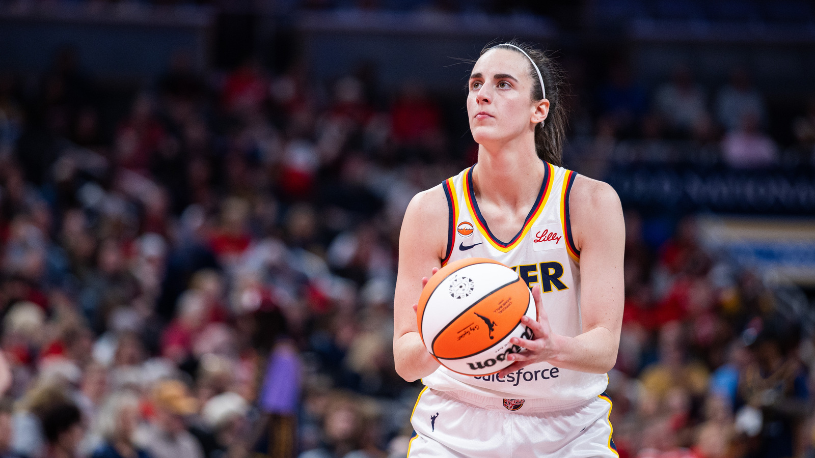https://www.yardbarker.com/media/9/0/90af81a552aa1037d23ef0ad6fcad9db3397e166/thumb_16x9/apr-30-2026-indianapolis-usa-indiana-fever-guard.jpg