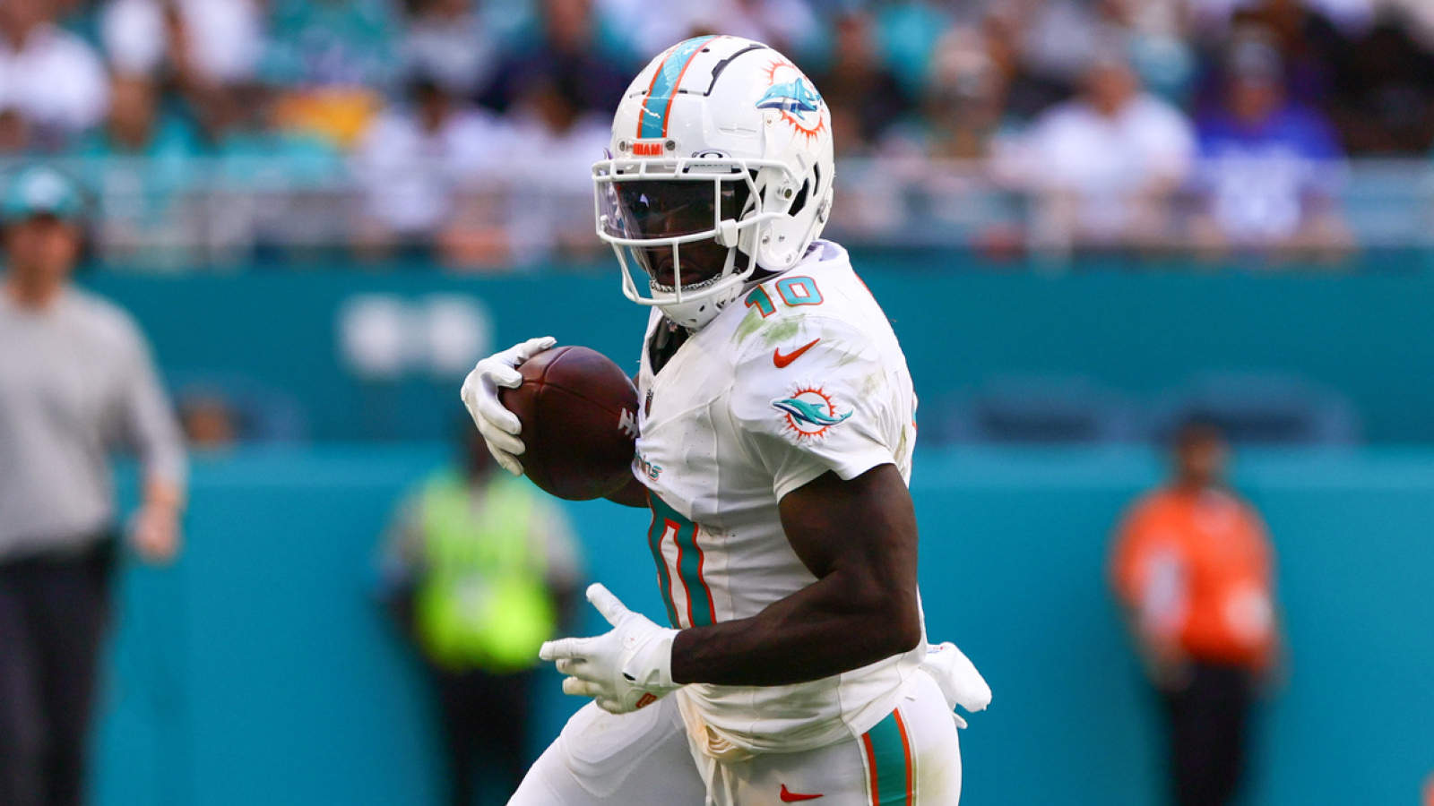 Watch: Tyreek Hill has superior ‘MNF’ TD celebration