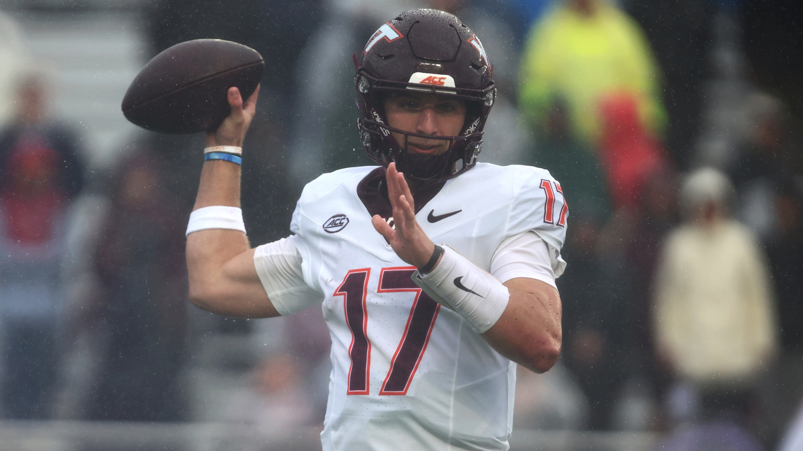 https://www.yardbarker.com/media/9/0/90cd239e29e7c10e5e84b6bbfc938a777ee5bef3/thumb_16x9/virginia-tech-pitt-set-college-football-history.jpg?v=1
