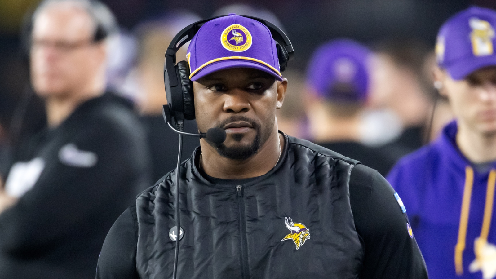 https://www.yardbarker.com/media/9/0/90dcddaa247ded16ddc53919d40f3da7d2af8489/thumb_16x9/vikings-reach-contract-extension-dc-brian-flores.jpg?v=1