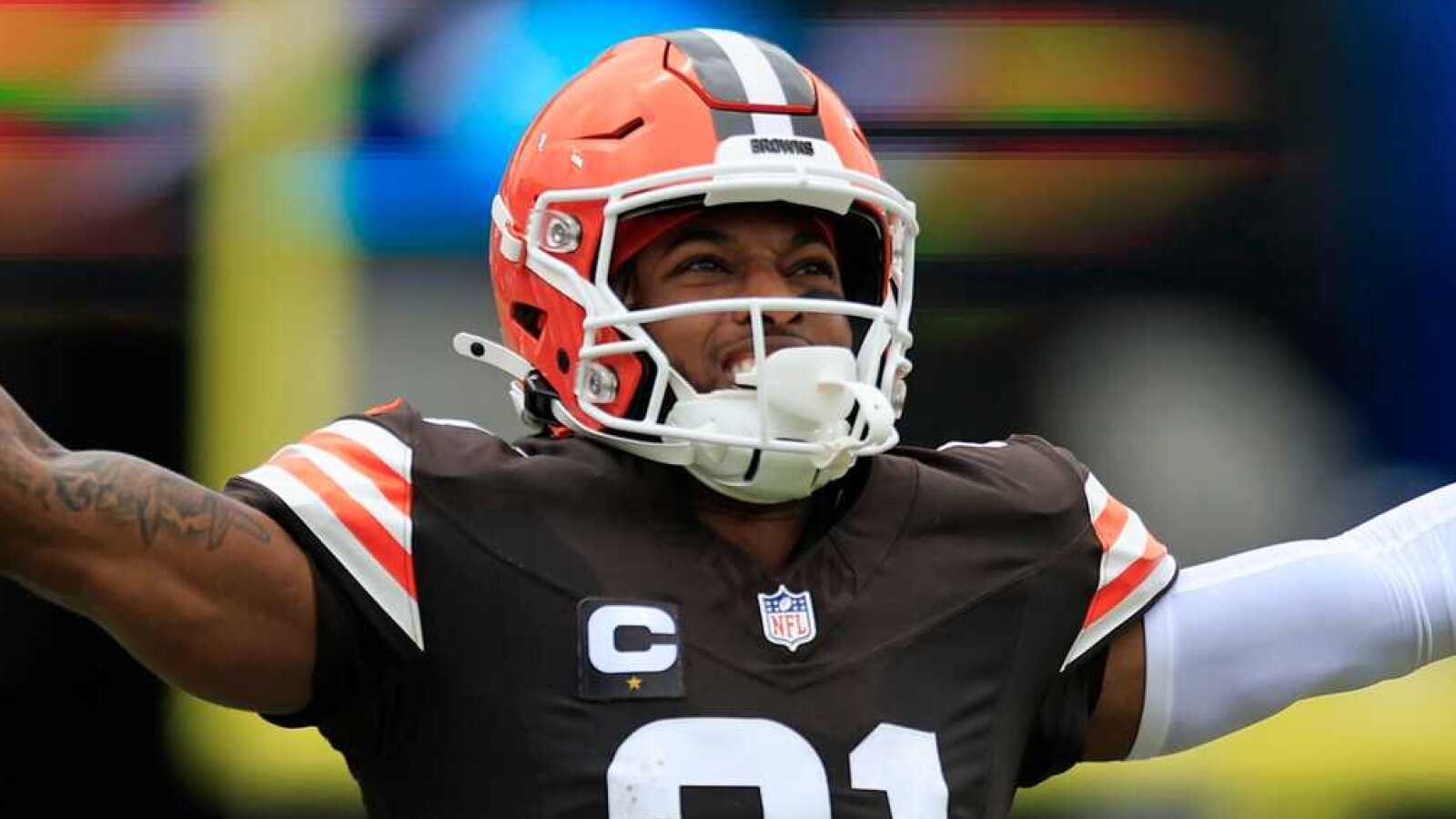 https://www.yardbarker.com/media/9/0/90e4375613264c241650658d182cf674eb85cd67/thumb_16x9/browns-players-fired-over-disrespectful-line.jpg?v=2