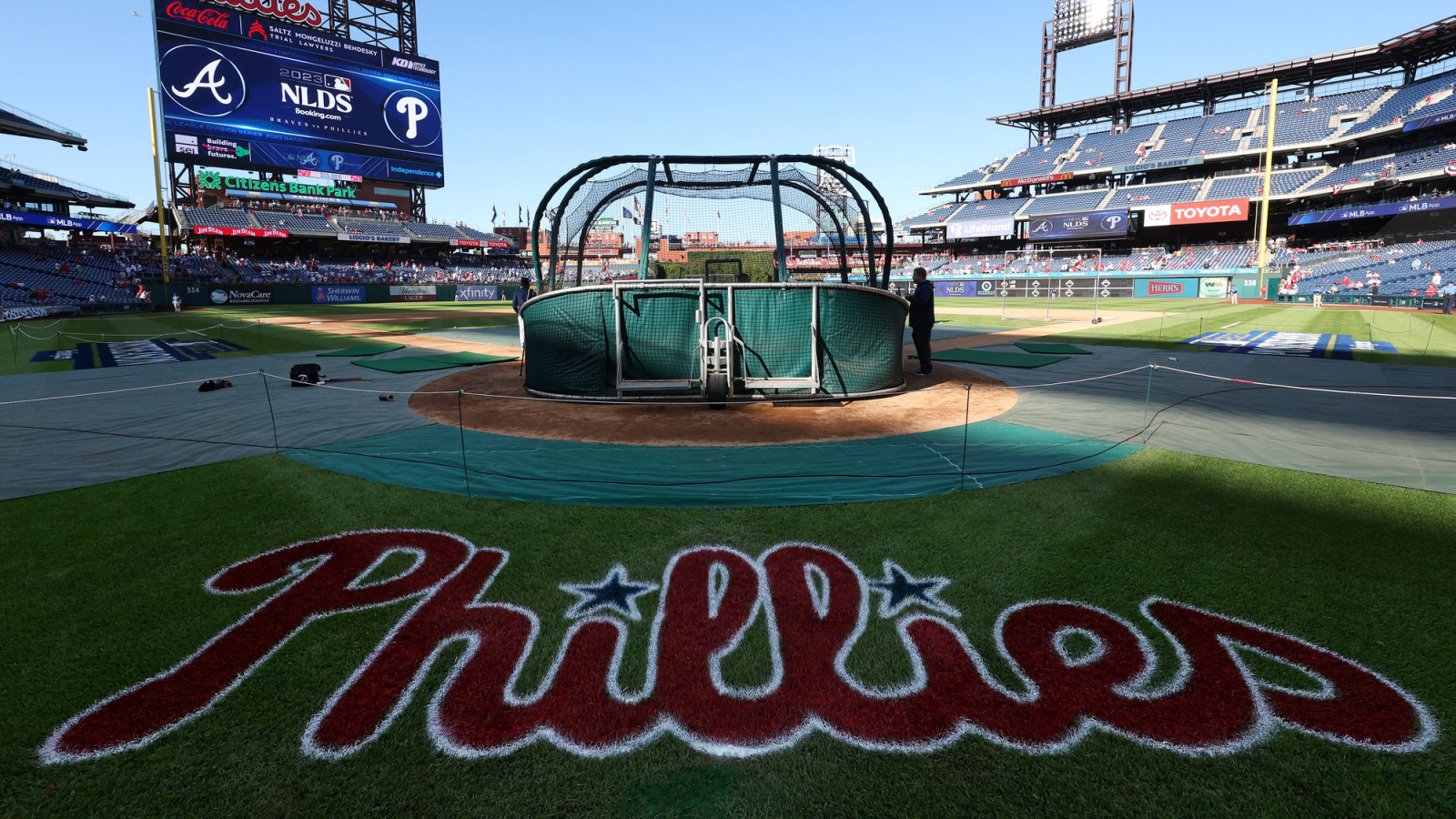 https://www.yardbarker.com/media/9/0/90f94d2a7df259738793569e0f235a3b095e051f/thumb_16x9/phillies-soaring-prospect-soon-disrupt-roster.jpg?v=1