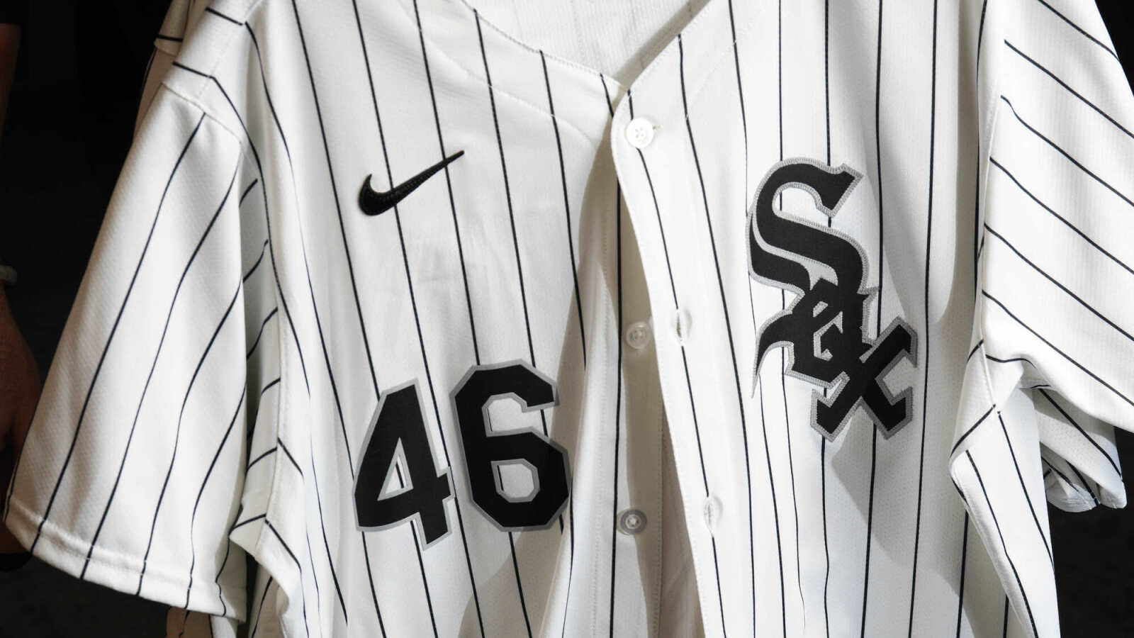 https://www.yardbarker.com/media/9/0/90ffe39fb5a9ca87303228d1bcfb49bc2897a3ee/thumb_16x9/white-sox-best-selling-jersey-anyone-would-expect.jpg?v=1