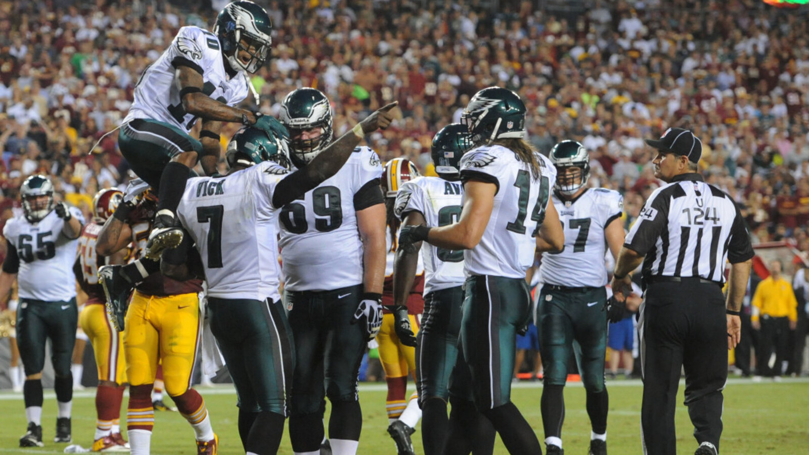 Ex Eagles Star Michael Vick Key Voice In Brett Favre Docuseries ...