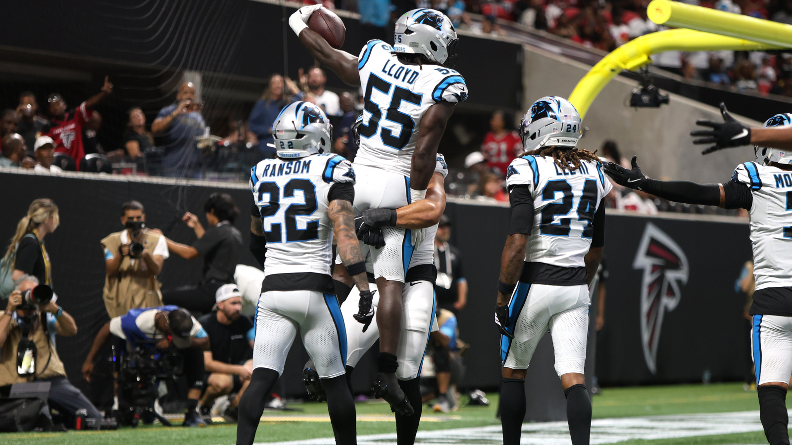 https://www.yardbarker.com/media/9/1/915e0b03db7ed12a2c79a82a7bf183e2de1565ea/thumb_16x9/panthers-devin-lloyd-dominant-week-2-performance.jpg