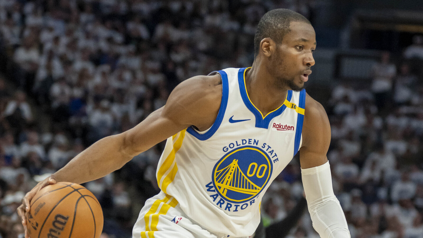 https://www.yardbarker.com/media/9/1/9196b4d6648773b3e9a09834f18a3ea4360b9df9/thumb_16x9/warriors-restricted-free-agent-las-vegas-as.jpg?v=1