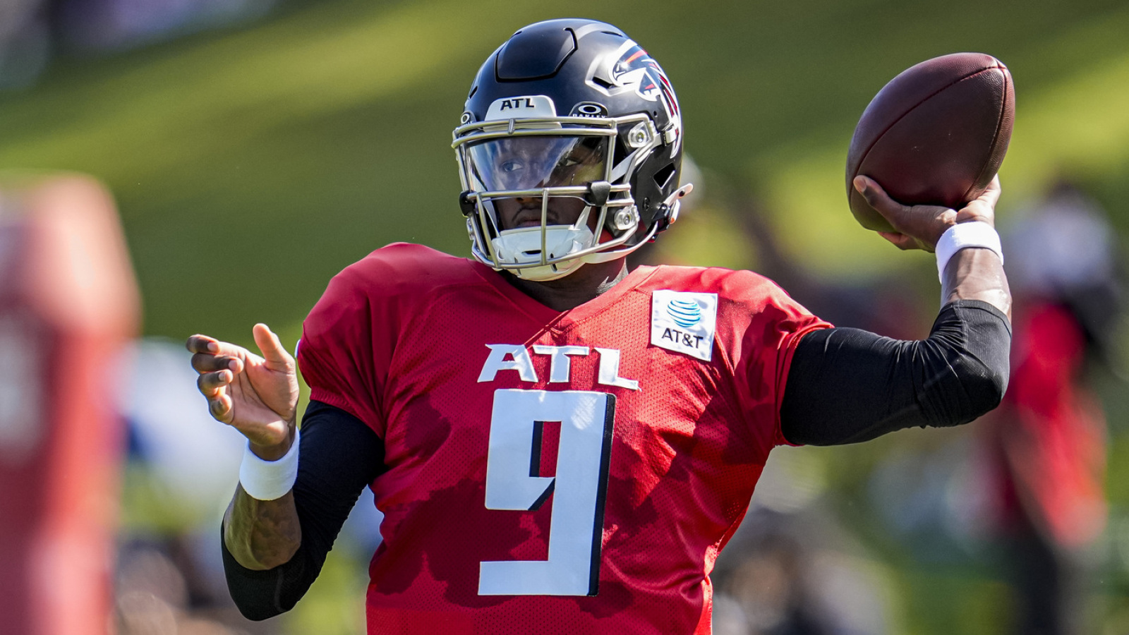 https://www.yardbarker.com/media/9/1/91e43b942a3d24f9fb0fd51ee7c199d98cf8a087/thumb_16x9/falcons-repeating-last-years-mistake-preseason-qb.jpg?v=1