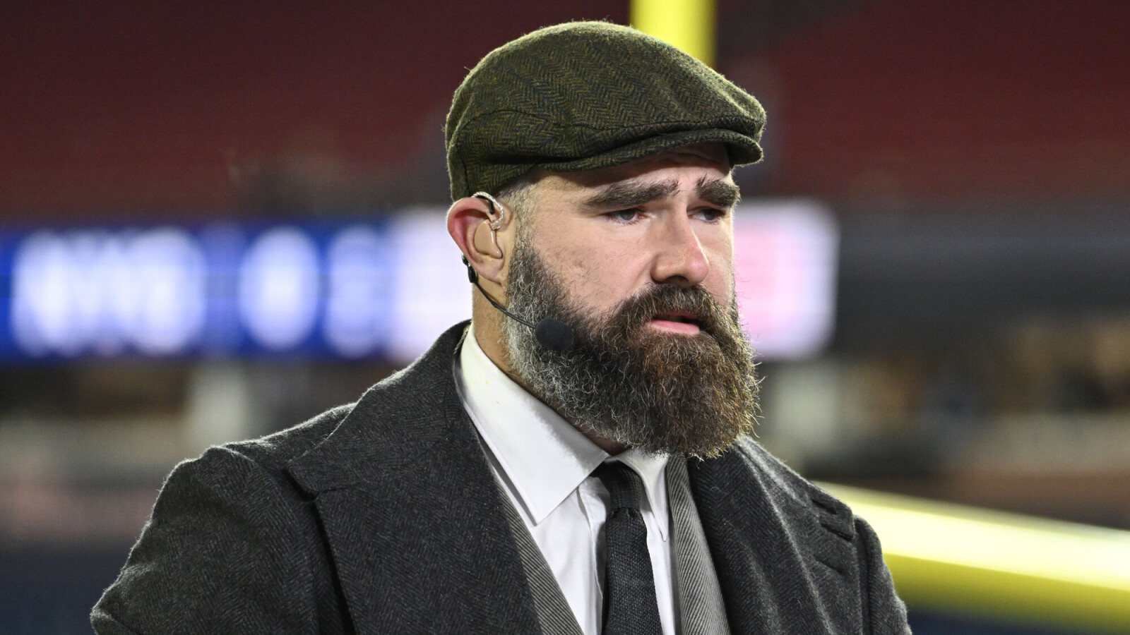 https://www.yardbarker.com/media/9/2/9213d125e7ad423ed2071c904f60fc4fb7c12802/thumb_16x9/jason-kelce-breaks-silence-eagles-trading-aj.jpg?v=1