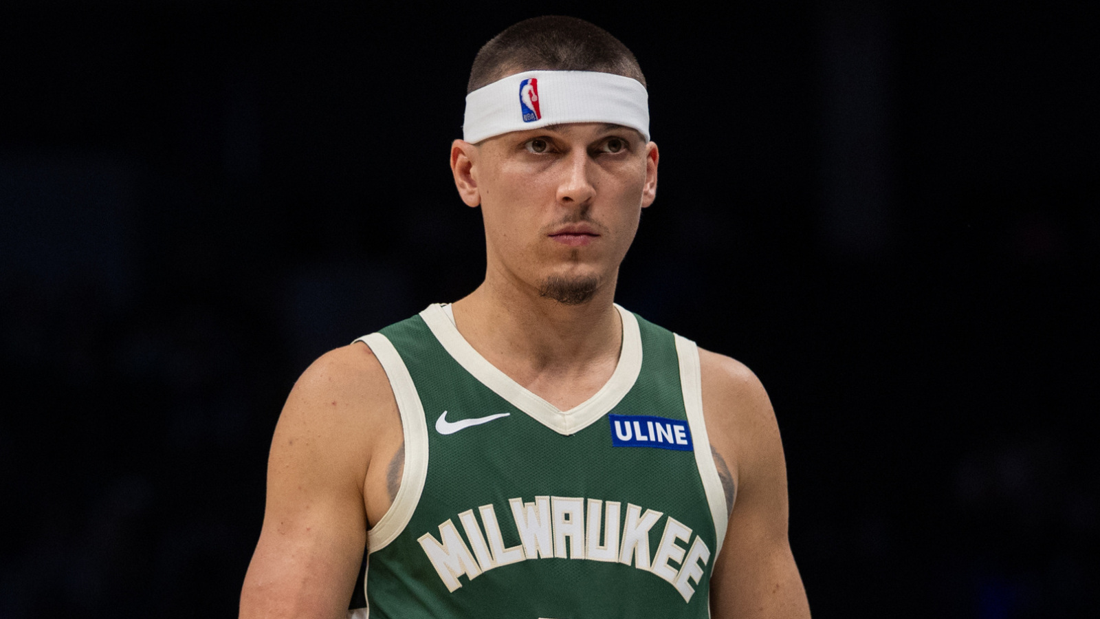 Bucks fall apart late in loss to Bulls after early start in home opener