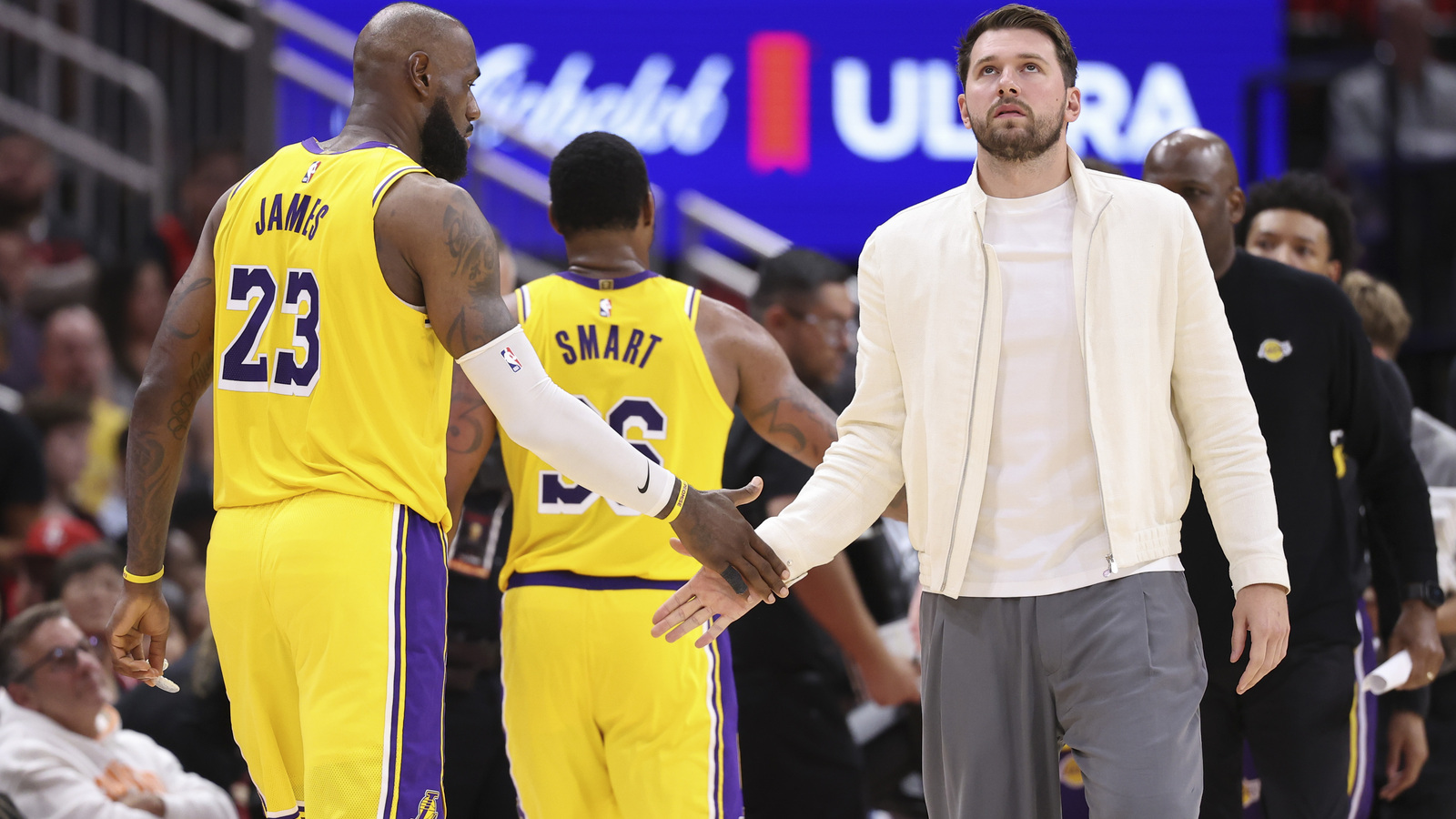 https://www.yardbarker.com/media/9/2/92550d74259329f2518f40edd6afd414df3c52ce/thumb_16x9/lakers-major-luka-doncic-injury-update.jpg