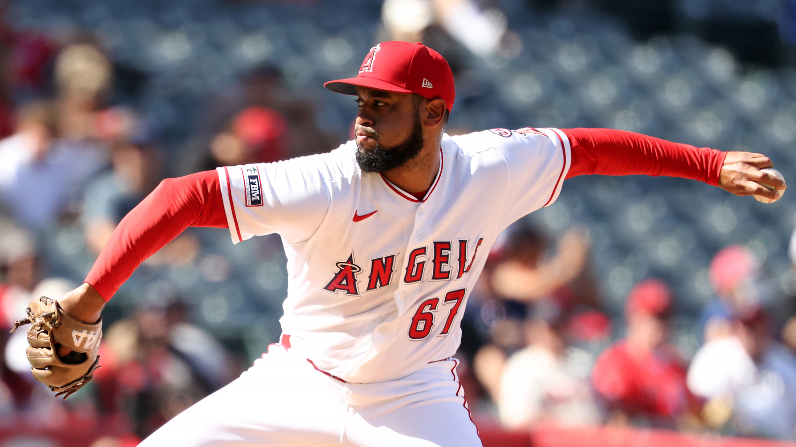Angels Outright Sammy Peralta, Sebastián Rivero