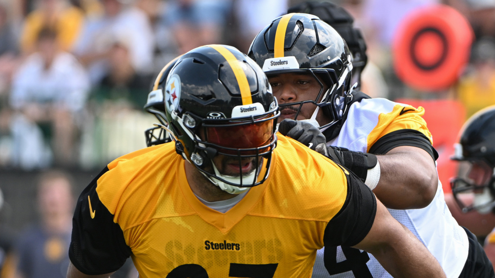 https://www.yardbarker.com/media/9/3/93538f7d8f75b52b829e7f85f9d0c0500e6e2aaf/thumb_16x9/steelers-star-suddenly-ends-hold.jpg?v=1