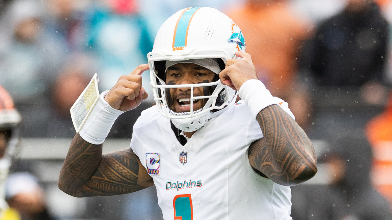 https://www.yardbarker.com/media/9/3/936e18348f850de70a8355baaf8a00ebc42c9fa6/thumb_16x9/dolphins-stuck-underperforming-qb-tua-tagovailoa.jpg?v=1