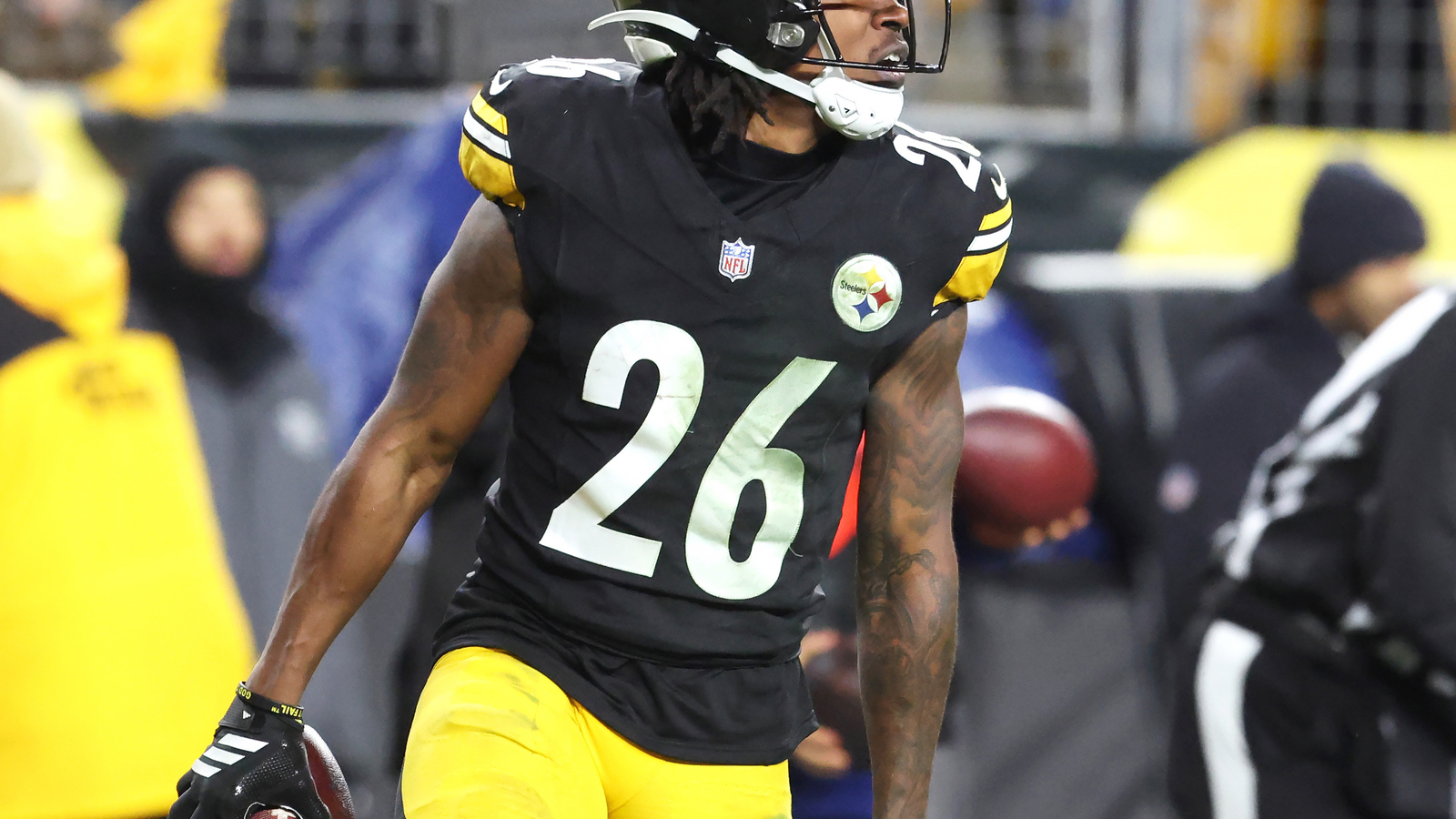 https://www.yardbarker.com/media/9/3/93a7632c54d88a2a32b6367aac566d01c91a1c7d/thumb_16x9/jan-12-2026-pittsburgh-pa-usa-pittsburgh-steelers.jpg?v=2