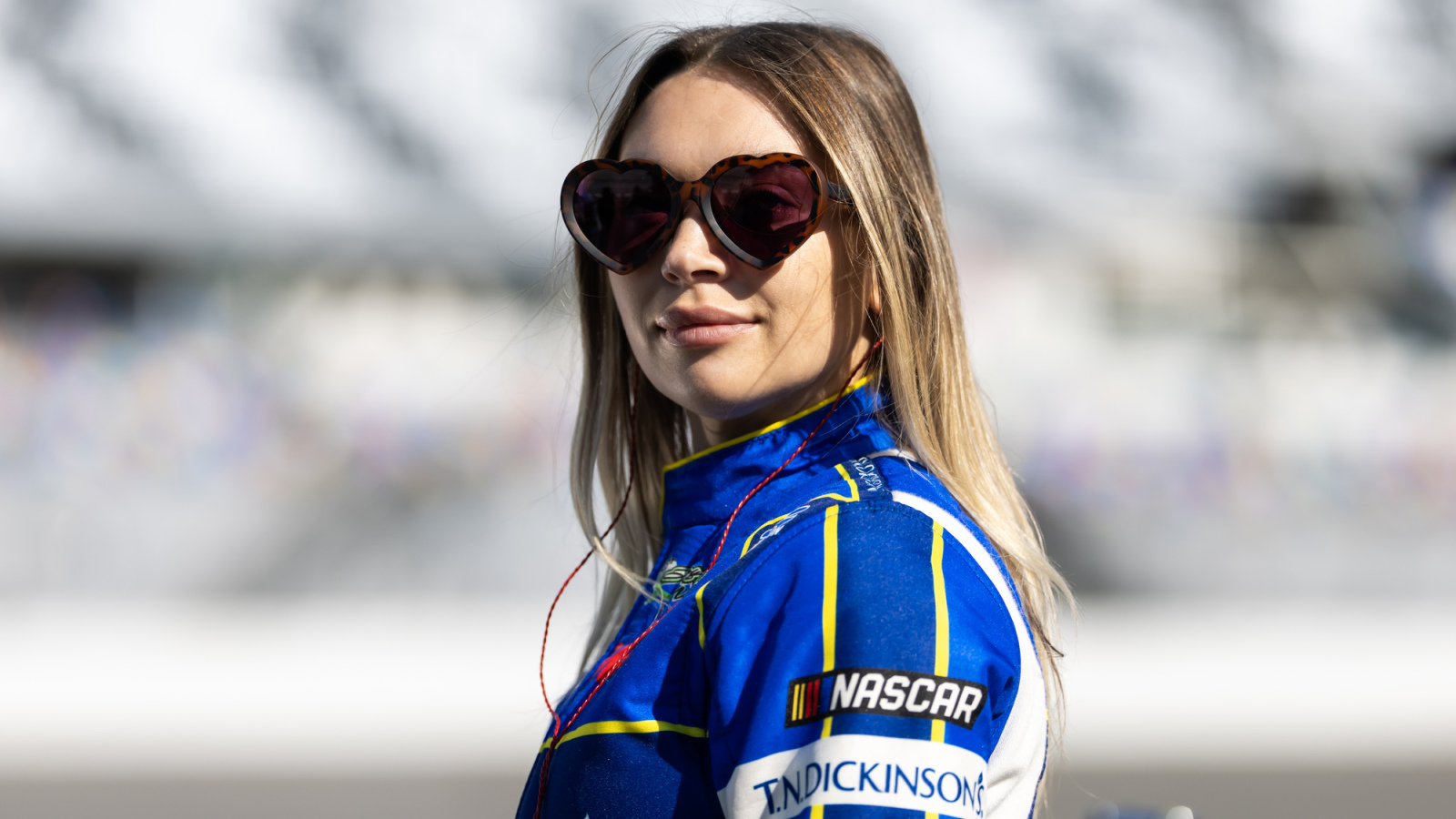 https://www.yardbarker.com/media/9/3/93d3d7fb11c60851f3b03377b4a5c0bbbf1597c1/thumb_16x9/nascar-spotter-calls-out-natalie-decker-dover.jpg?v=1