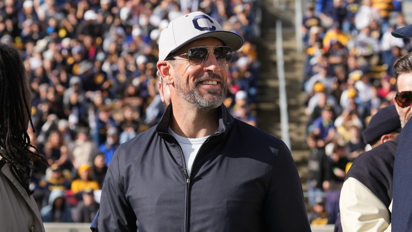 https://www.yardbarker.com/media/9/3/93e43a9e9d638911d40186b7db87b078e96eb9d2/thumb_16x9/former-nfl-gm-sends-warning-aaron-rodgers.jpg?v=1