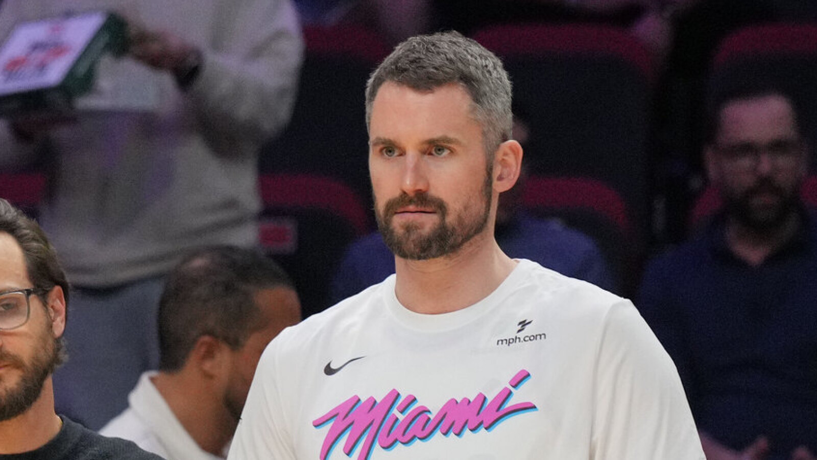 https://www.yardbarker.com/media/9/3/93ea2fbf90e01fca20ae8942f8f810ae015f6717/thumb_16x9/kevin-love-reportedly-unlikely-open-season-jazz.jpg?v=1