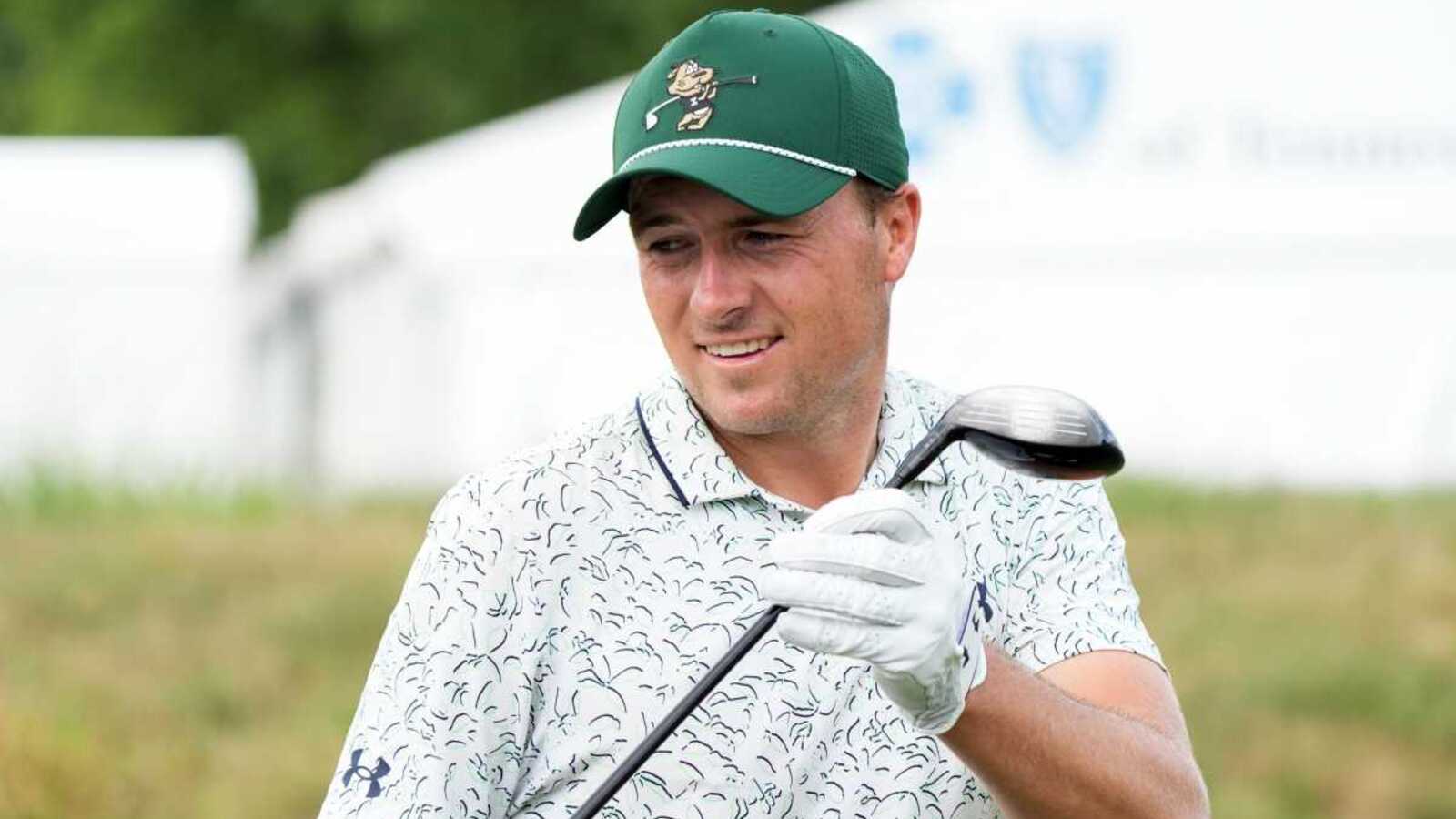 https://www.yardbarker.com/media/9/3/93eceb7d6db69e52e6546eae47f5fd3b62f43d18/thumb_16x9/spieth---fedex---2024.jpg