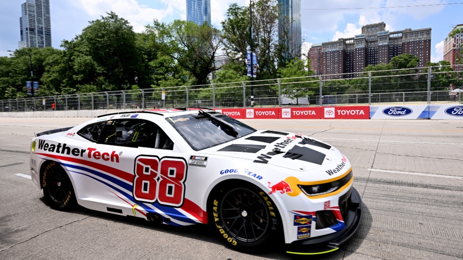 Shane van Gisbergen wins Chicago Street Race pole, full Cup Series qualifying results