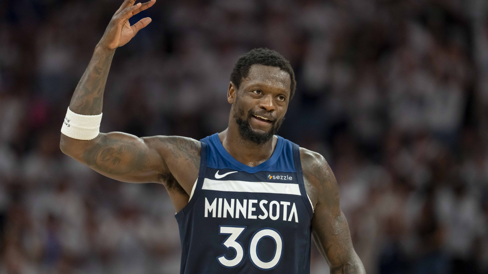 https://www.yardbarker.com/media/9/4/943ca7839980a4ac3cb96183d4cc825a457f8dcd/thumb_16x9/led-julius-randle-wolves-top-warriors-clinch.jpg?v=1