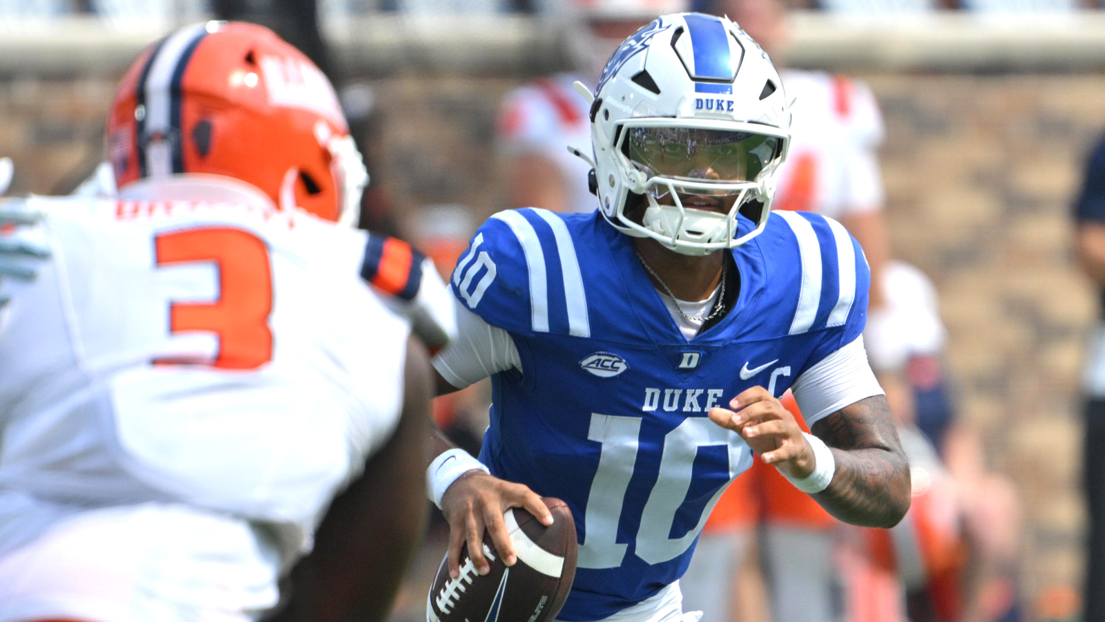 Duke Blue Devils quarterback Darian Mensah (10) scrambles against Illinois linebacker Alex Bryant (3) in the 4th quarter at Wallace Wade Stadium.
