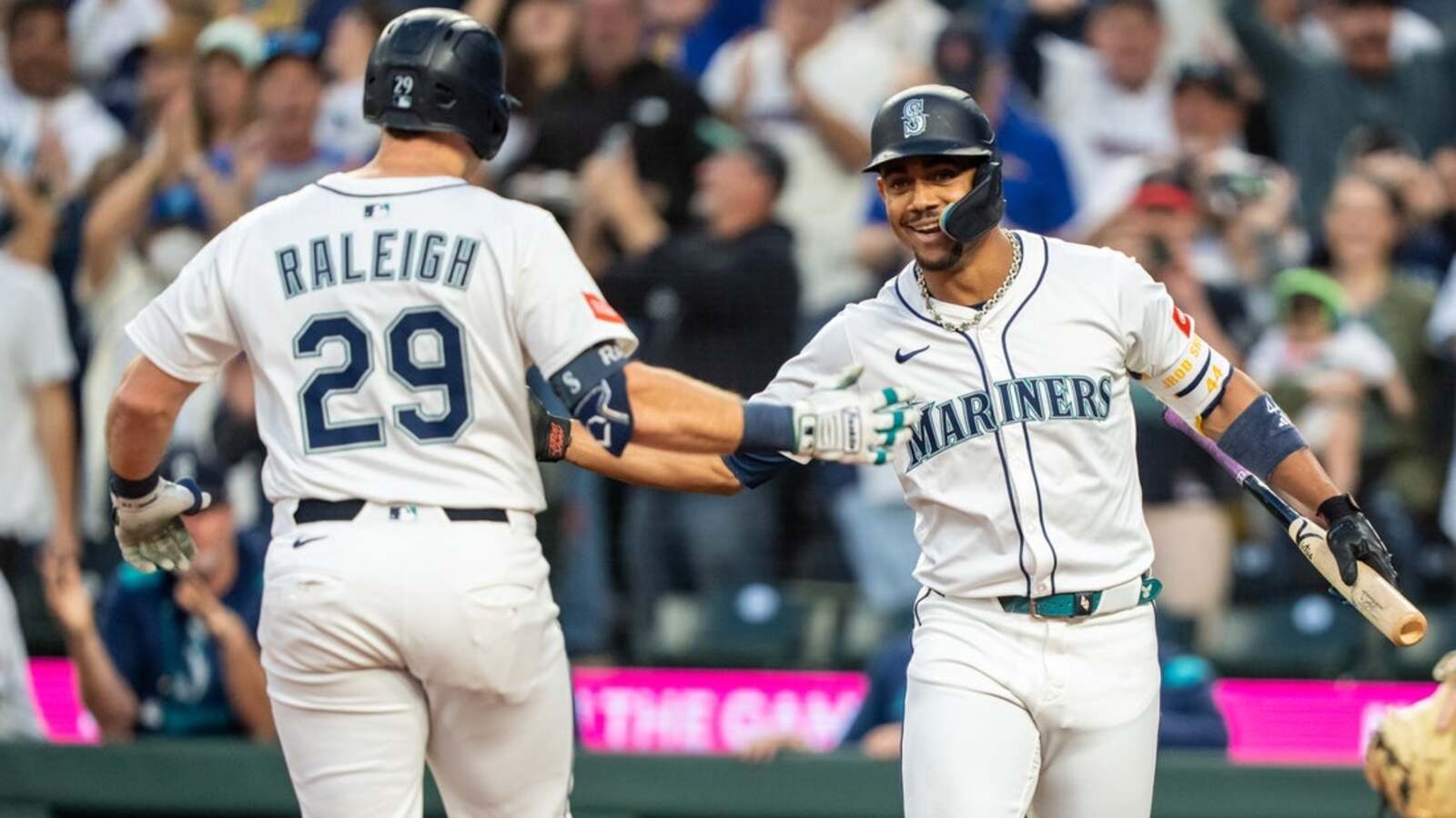Cal Raleigh reaches 60 HRs as Mariners clinch AL West title | Yardbarker