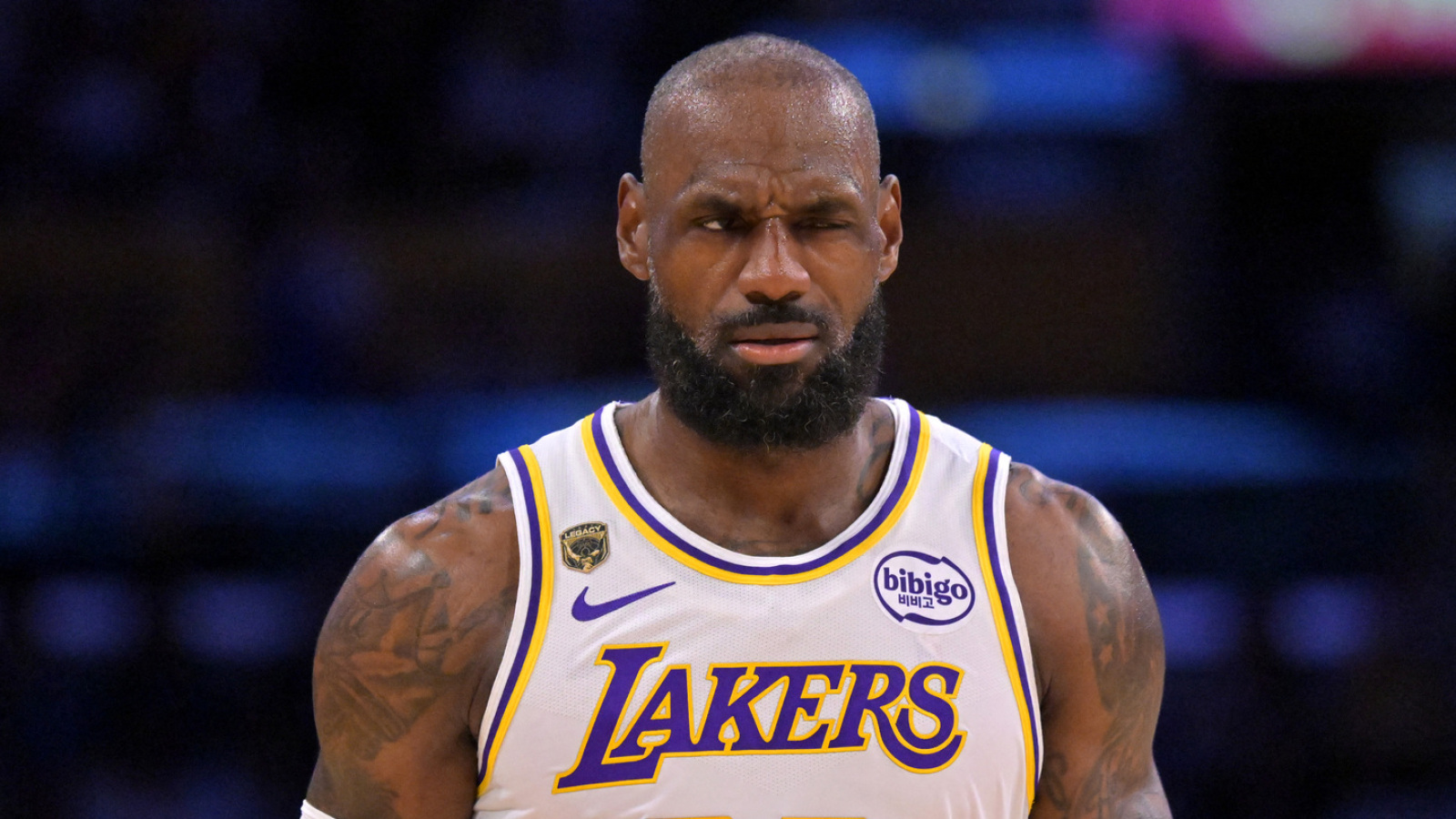 How Kyrie Irving , Anthony Davis may be impacting LeBron Jame free - agency delay