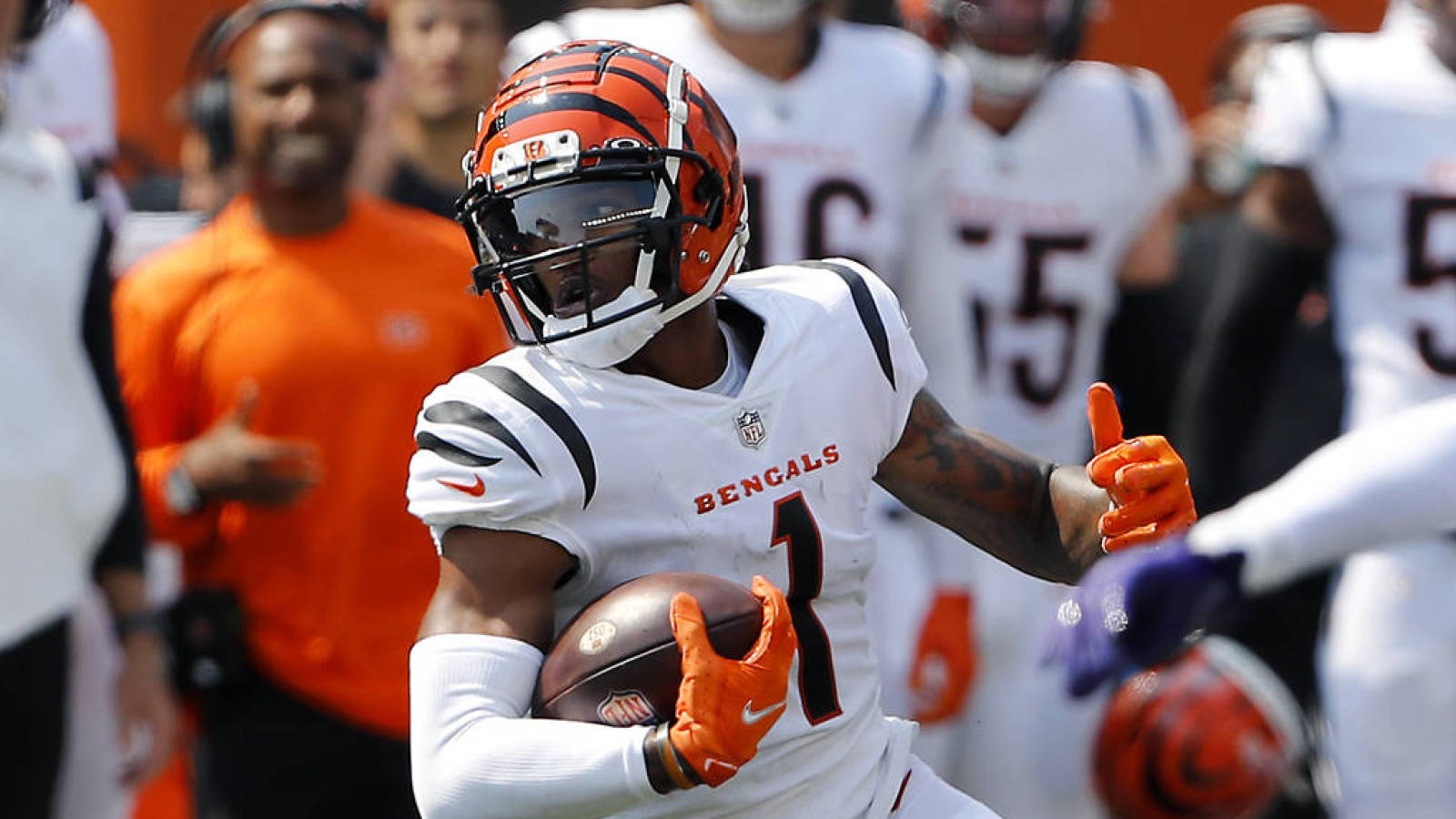 Watch: Ja'Marr Chase hauls in first NFL TD | Yardbarker