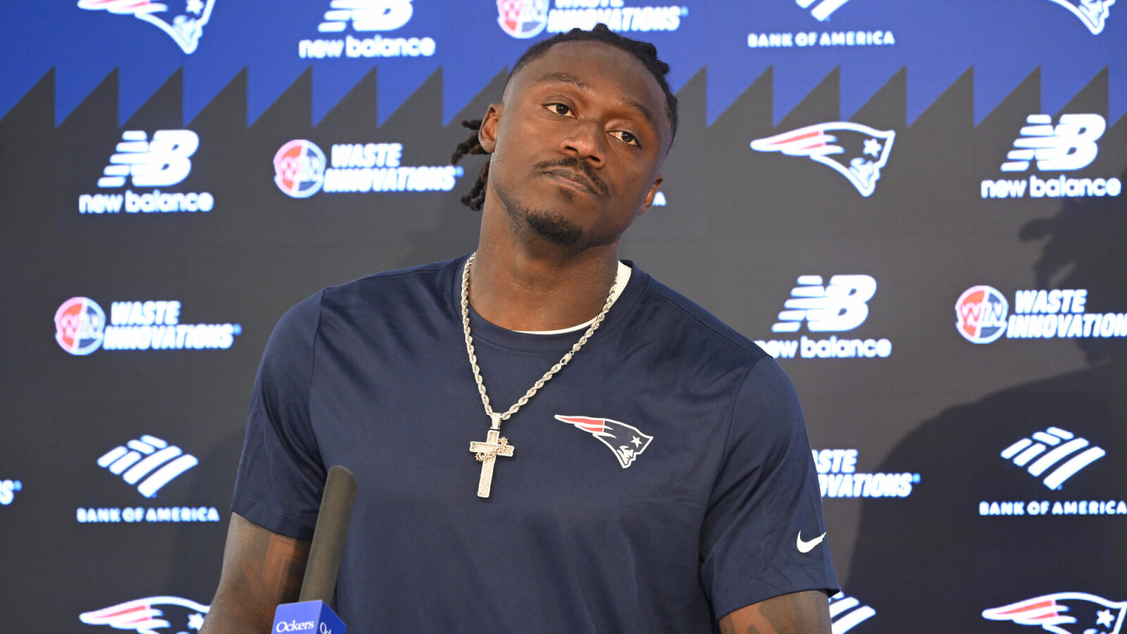 https://www.yardbarker.com/media/9/5/9501c410cec4810a07ad59a7273d31d1f71ee14c/thumb_16x9/patriots-aj-brown-wants-one-adjustment-drake-maye.jpg?v=1