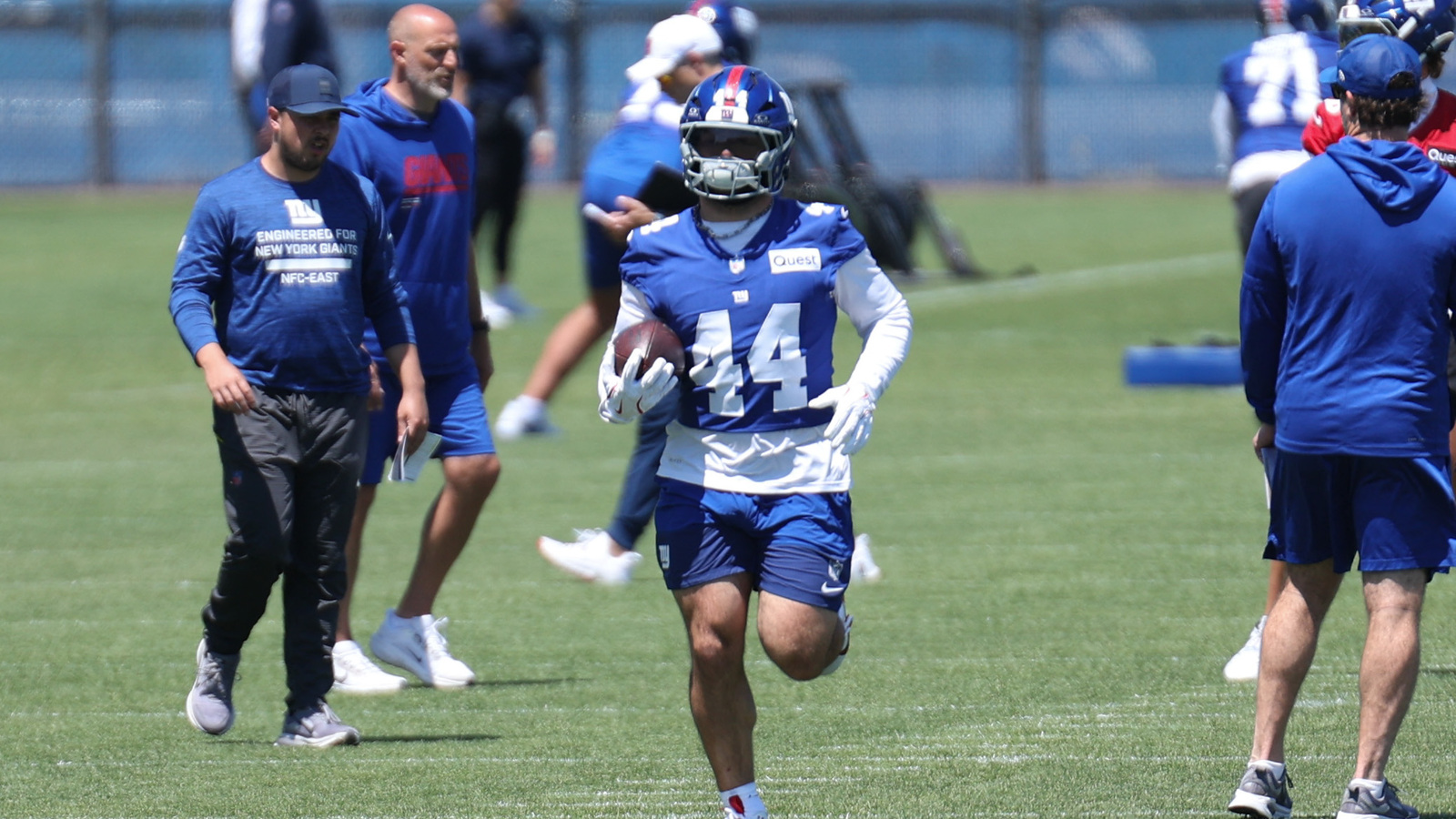 https://www.yardbarker.com/media/9/5/9526f5e4aa4f6a1d1e9ca0db79689e91f54ebf4f/thumb_16x9/giants-cam-skattebo-admits-john-harbaugh-talked.jpg