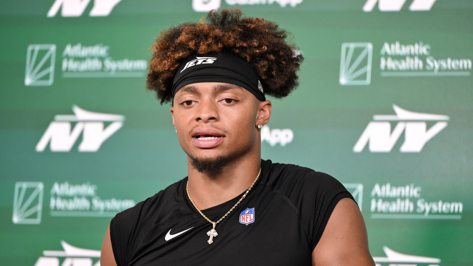 https://www.yardbarker.com/media/9/5/95365d08faf091a0c79b16fb647a7d52a4872c4d/thumb_16x9/jets-justin-fields-opens-short-lived-steelers.jpg?v=1