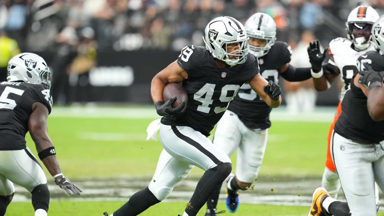Detroit Lions sign former Raiders edge rusher Charles Snowden after his release